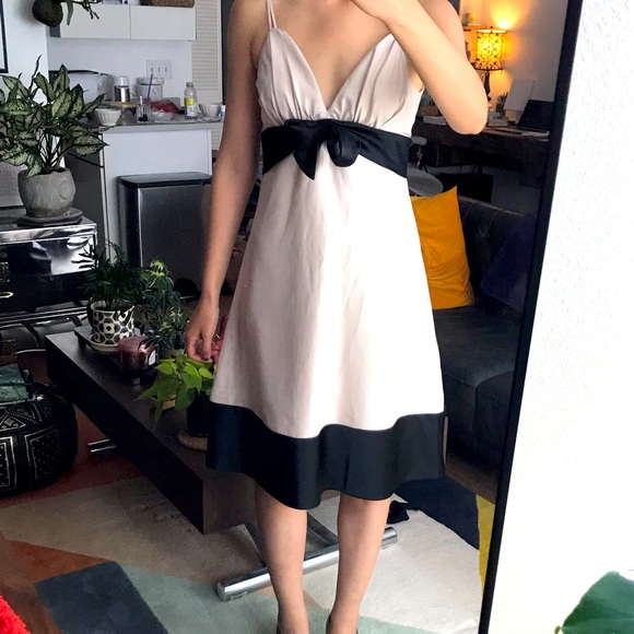 Classy MIDI backless Dress - Picture 4 of 7